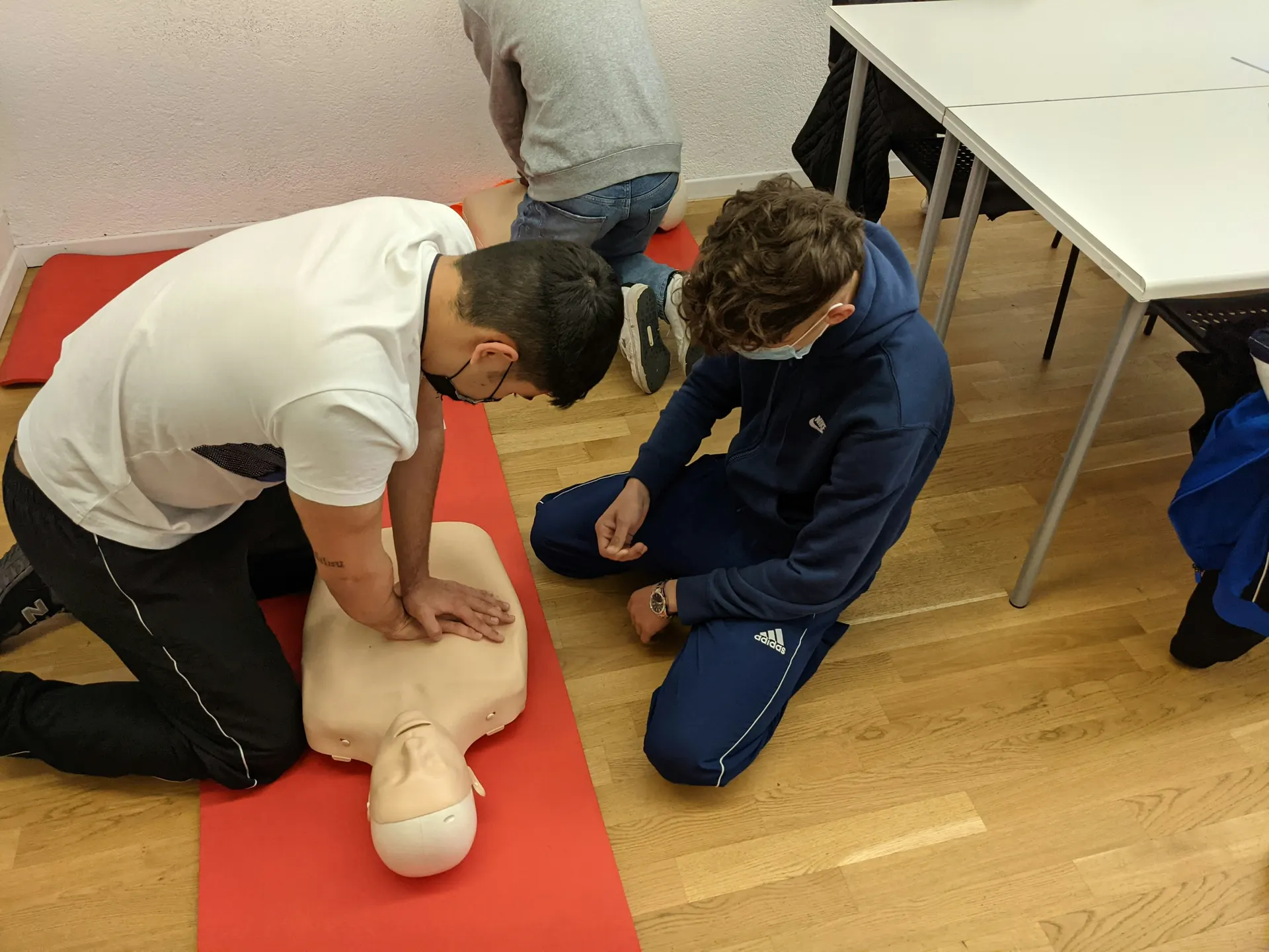An Amber Training trainer leading an on-site first aid session in London
